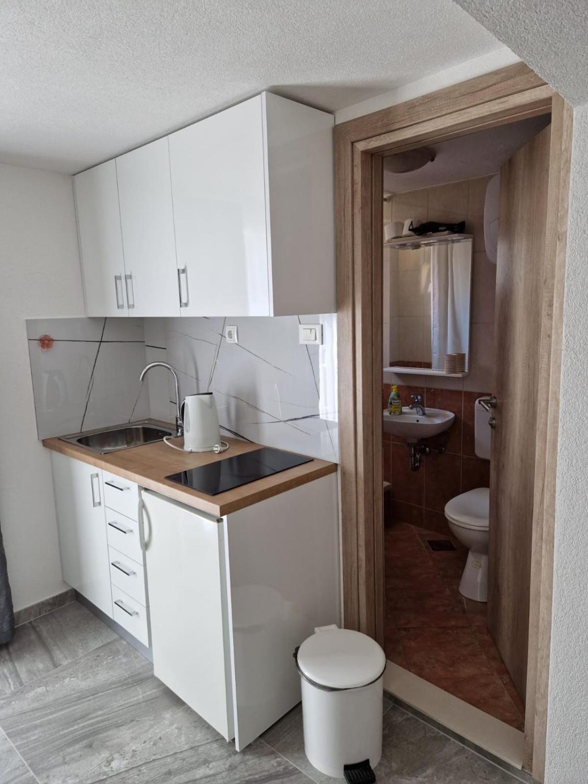 Apartments Petrovic Makarska Exterior photo