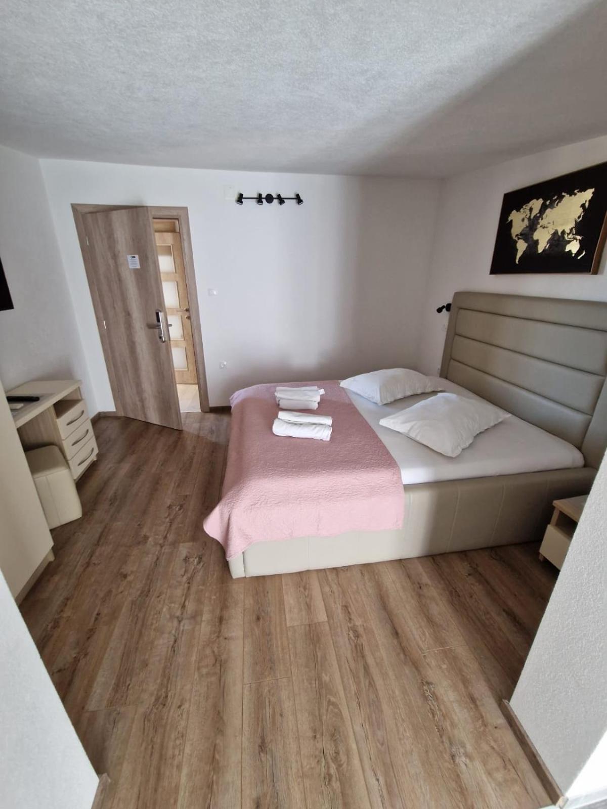 Apartments Petrovic Makarska Exterior photo